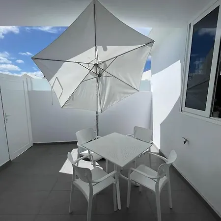 White Serenity Tatil Evi Playa Honda (Lanzarote)